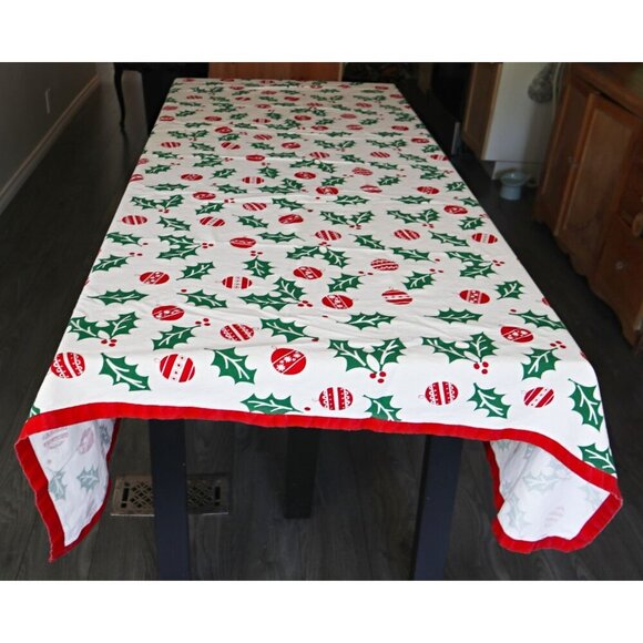 Vintage Christmas Tablecloth Table Cloth Rectangular Holly Leaves & Berries - Picture 1 of 4